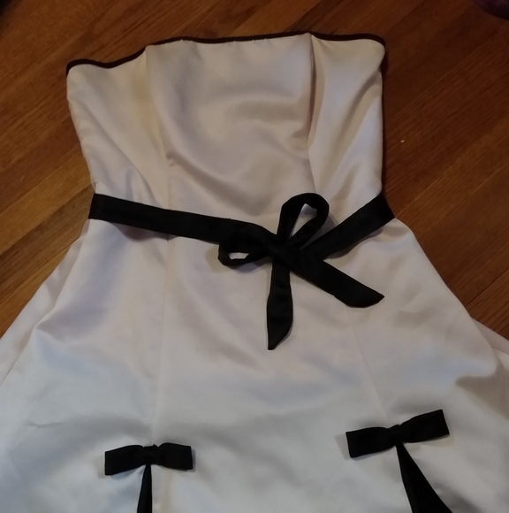 Pretty in Pink Dress - Picture 2 of 3